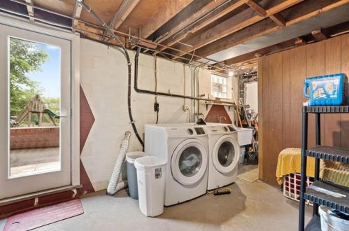 543 Lucy Dr, Pittsburgh PA 15236-3336 exterior