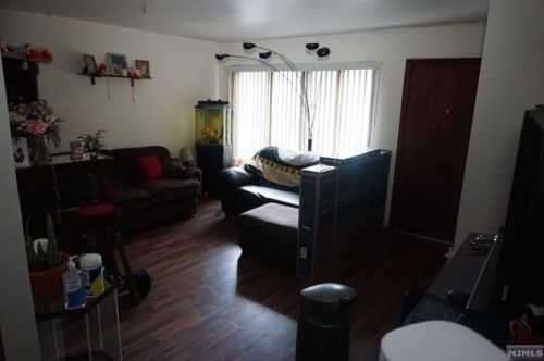 69 Lincoln Pl, Irvington, NJ 07111-2370