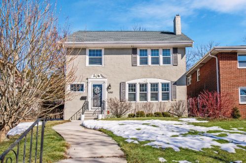 4050 Prospect Ave, Milwaukee, WI 53211-2116