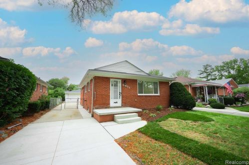 8451 Nightingale St, Dearborn Heights MI  48127-1203 exterior