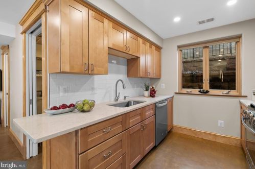 7105 Carroll Ave, Silver Spring MD 20912-4637 exterior