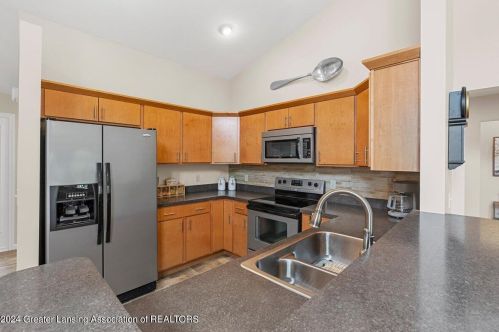 16120 Park Lake Rd, East Lansing MI 48823-9480 exterior