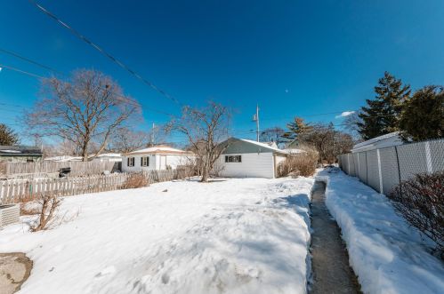 5742 40, Milwaukee WI 53221-3910 exterior