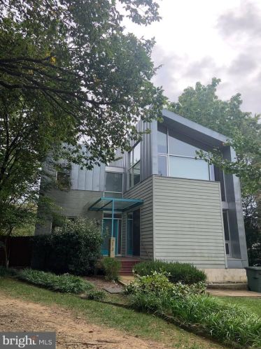 213 Raymond Ave, Alexandria VA  22301-1035 exterior