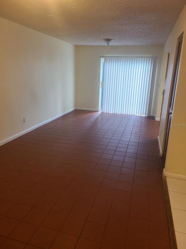 5135 Tennis Ct Cir, Tampa FL 33617-4718 exterior