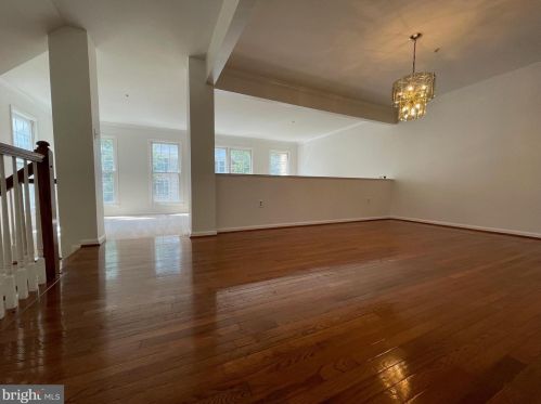 12033 Saw Ml Ct, Silver Spring MD 20902-1881 exterior