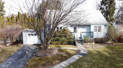 14 Memory Ln, Poughkeepsie, NY 12603-5229