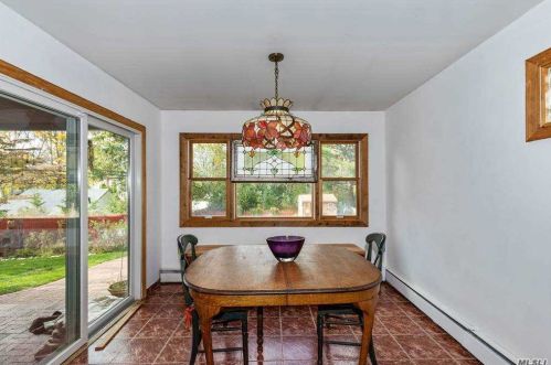 2 Crabapple Ln, Commack NY 11725-2404 exterior