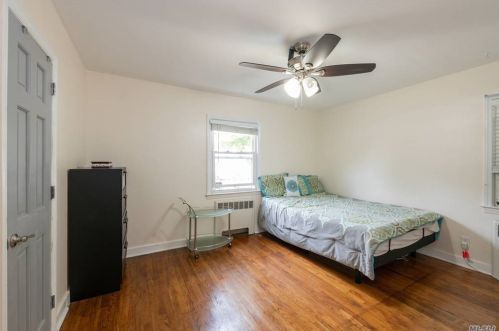 184 Dean St, Valley Stream NY 11580-4911 exterior