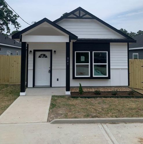 841 Palmdate, Montgomery TX  77316-2961 exterior