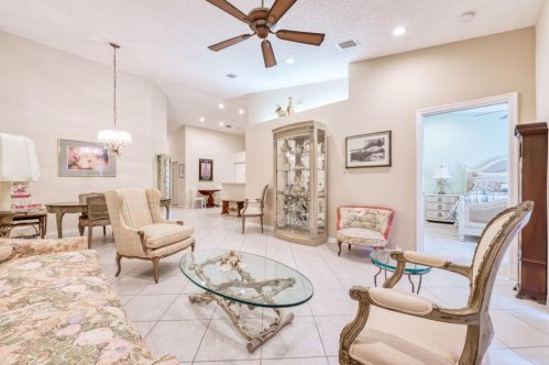 8425 Logia Cir, Boynton Beach, FL 33472-7115