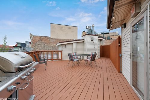 3175 Lincoln Ave, Chicago IL  60657-3111 exterior