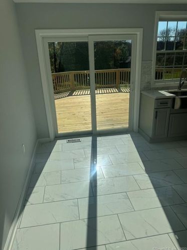 77 Prospect Hill Rd, Windsor CT  06095-1642 exterior