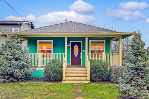 3228 39 Ave, Seattle WA  98116-3413 exterior