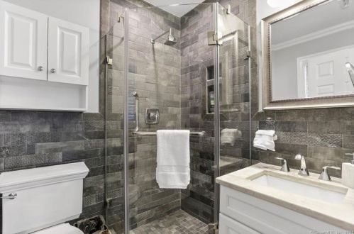 40 Easton Rd, Westport CT 06880-2215 exterior