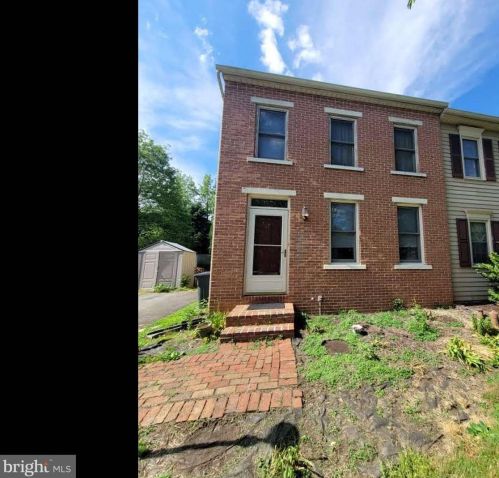 1676 Chadwick Cir, Lancaster, PA 17603-9336