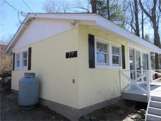 77 Lake St, Winsted, CT 06098-1411