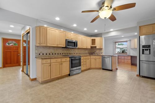 2231 Mallory Ave, Milwaukee WI 53221-4262 exterior