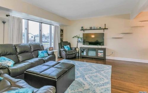 44 Harvest Ln, Commack, NY 11725-1529