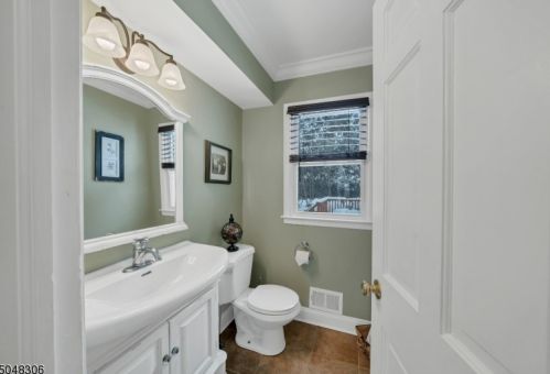 4 Seward Pl, Chester NJ 07930-2609 exterior