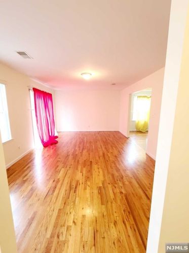 75 Elm St, Montclair NJ  07042-3233 exterior