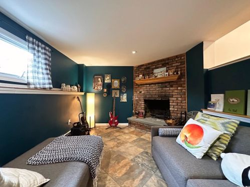 4 Cutchogue Ln, Commack NY  11725-4207 exterior