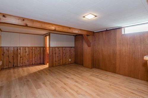 24 Cedric Ave, Derby CT 06418-1009 exterior