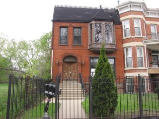 606 Oakwood Blvd, Chicago IL  60653-2310 exterior