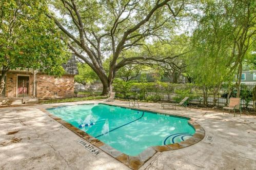 5311 Fleetwood Oaks Ave, Dallas TX  75235-8260 exterior