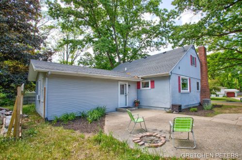 527 Academy St, Allegan MI 49010-1455 exterior