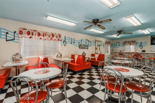 3305 Sunset Ave, Waukegan IL 60087-3431 exterior