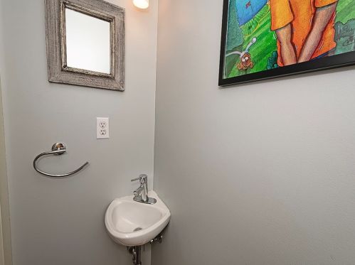 351 Lehigh Ave, Pittsburgh PA 15232-2007 exterior