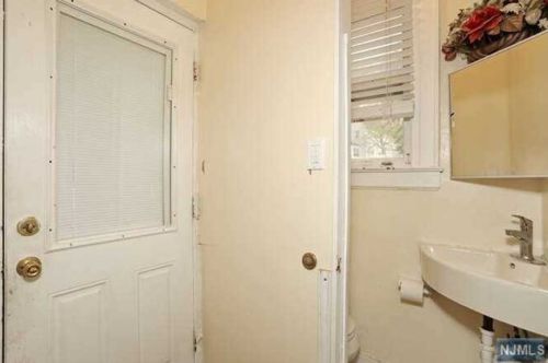 1108 Lorraine Ave, Teaneck NJ 07666-5745 exterior