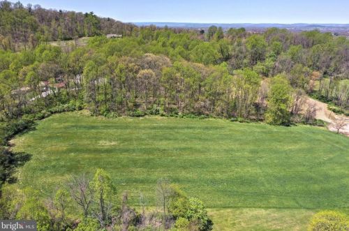 795 Abbottstown Pike, Hanover PA 17331-8235 exterior