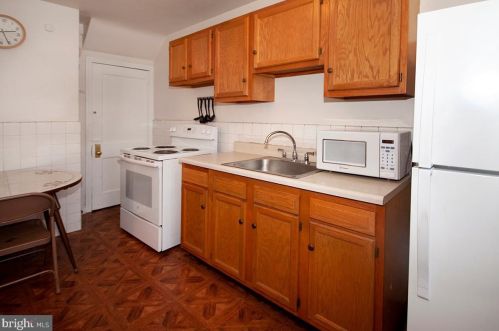 476 Randolph St, Camden NJ 08105-2721 exterior