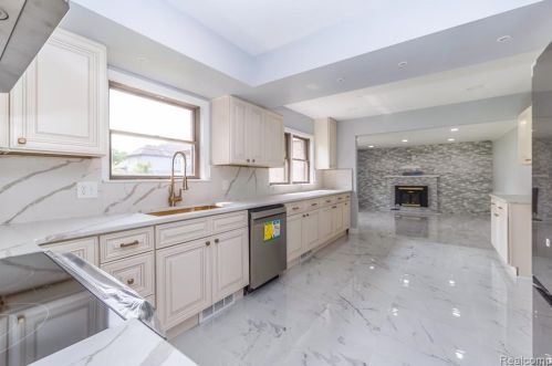 425 Rosemary St, Dearborn Heights MI  48127-3681 exterior