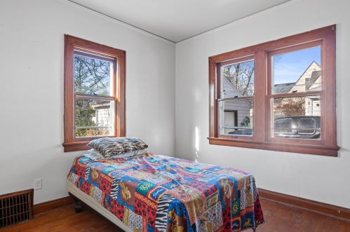 5945 40, Milwaukee WI 53208-3745 exterior