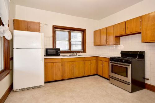 3854 Claremont Ave, Chicago IL 60618-3820 exterior