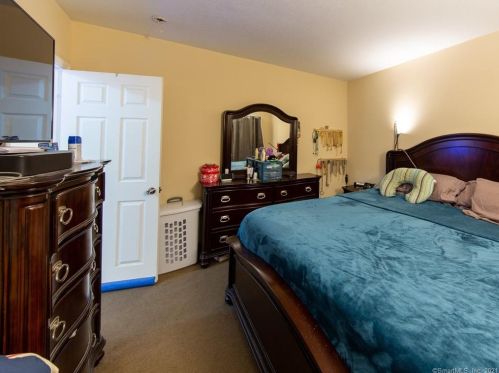 28 Hollister St, Manchester CT 06042-3532 exterior