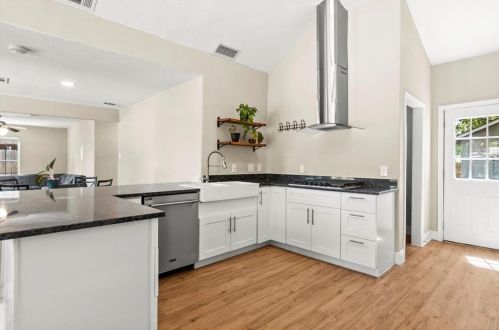 6609 Cruz St, Austin TX 78741-3519 exterior