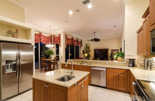 1172 Camelot Cir, Naples FL 34119-1338 exterior