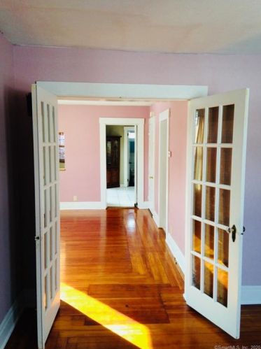 87 St, Windsor CT 06095-2408 exterior