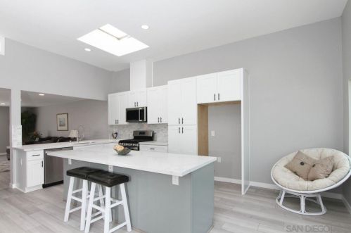 8580 Flanders Dr, San Diego CA  92126-3268 exterior