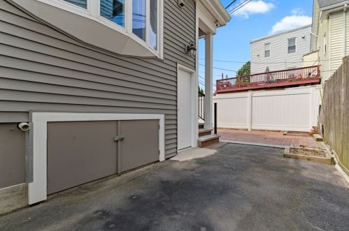 78 Hbr Vw St, Boston MA exterior