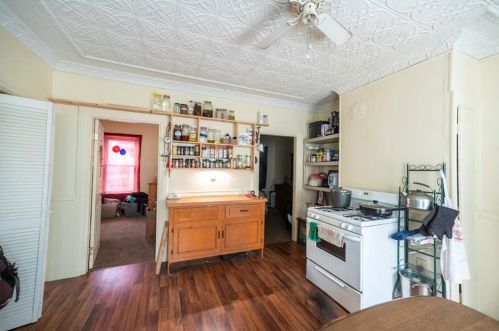 33 Cross St, Woonsocket RI 02895-5852 exterior