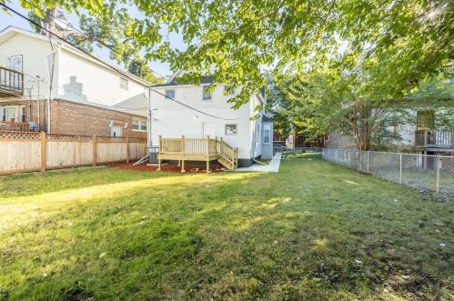 8542 Oglesby Ave, Chicago IL 60617-5251 exterior