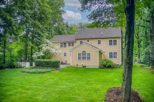 37 Chestnut St, North Andover MA  01845-5211 exterior