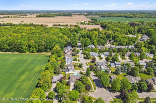 502 Brunswick Dr, Dewitt MI 48820-9189 exterior