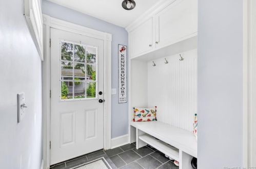 6 Crockett St, Norwalk CT 06853-1611 exterior