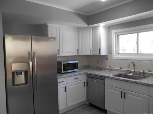 46 Oakley Dr, Huntington Station NY 11746-3116 exterior